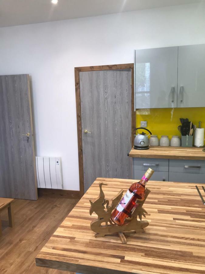Nant Apartment - Ground Floor Menai Bridge Buitenkant foto